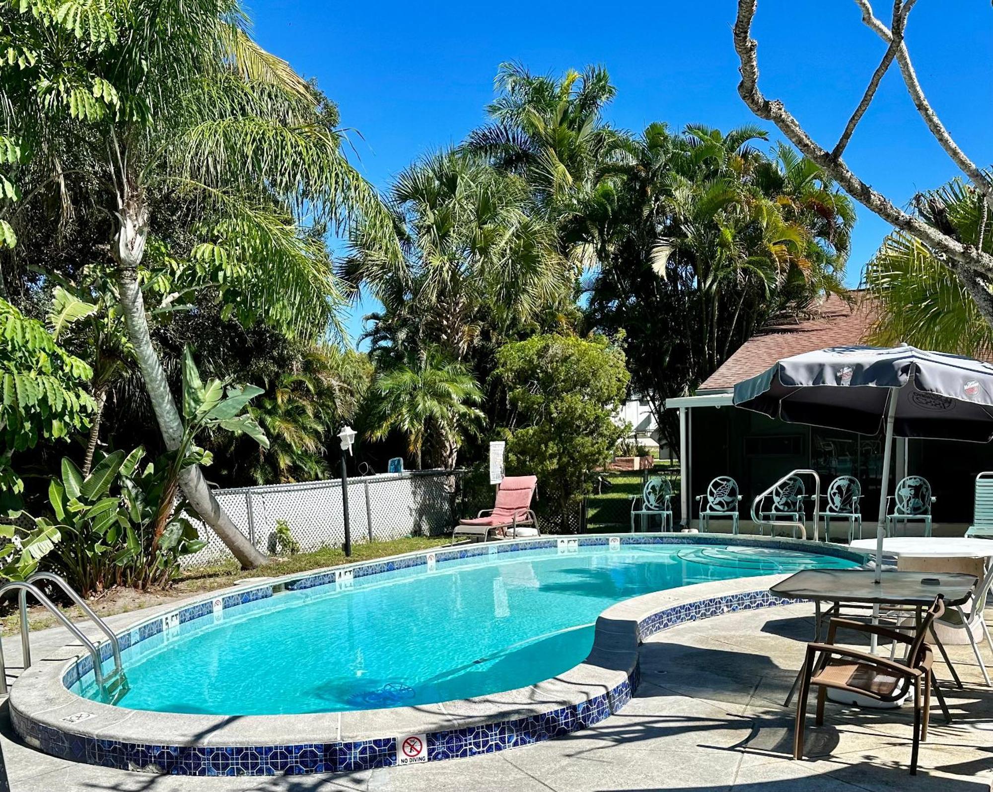 Conty'S Motel Naples Manor Exterior foto