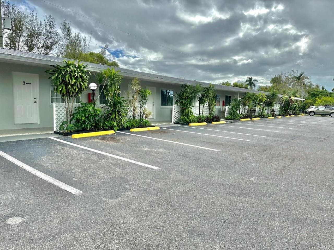 Conty'S Motel Naples Manor Exterior foto