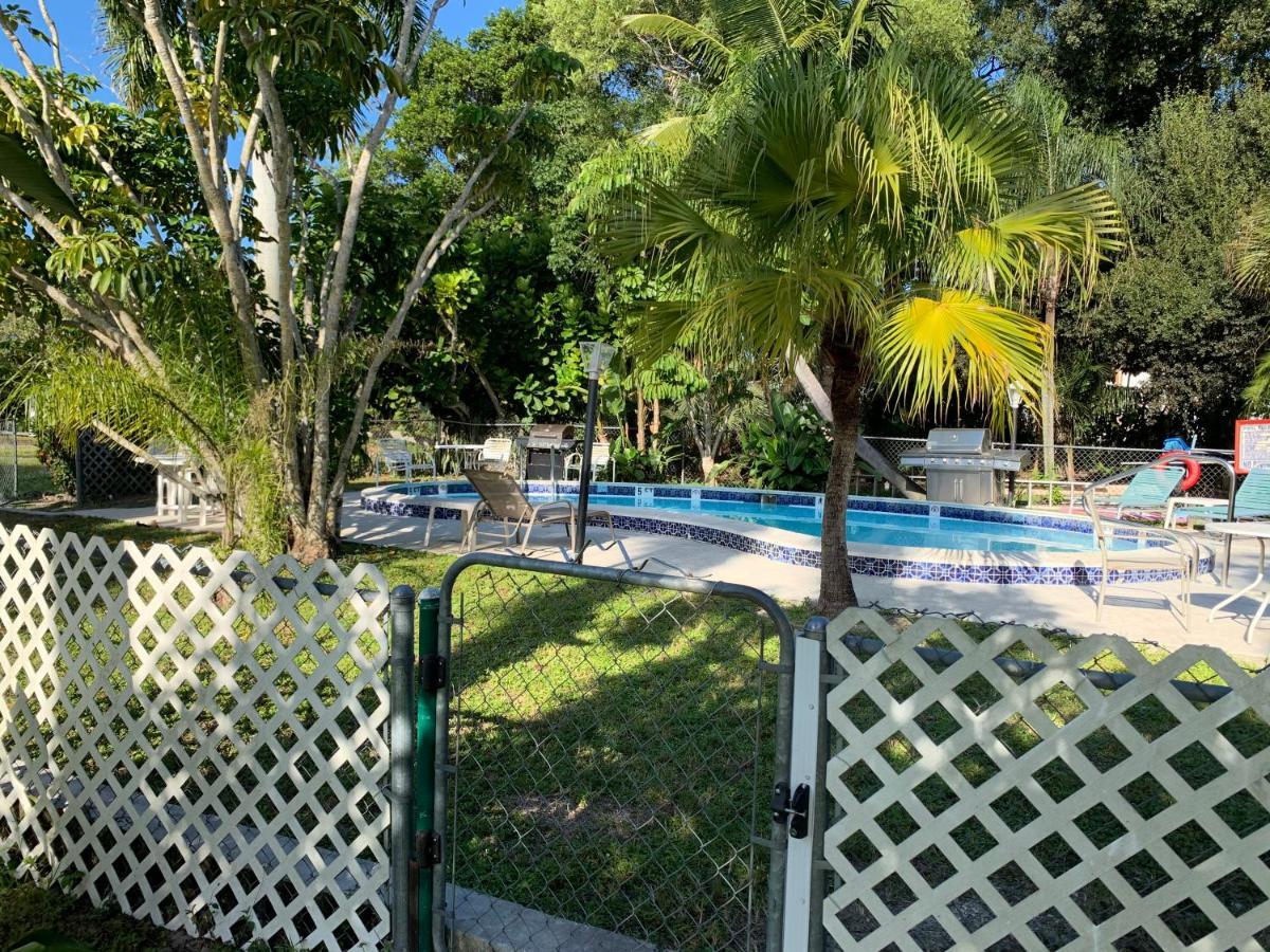 Conty'S Motel Naples Manor Exterior foto